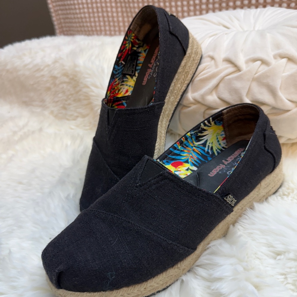 Cute low wedges by Bob’s women’s size 9.5